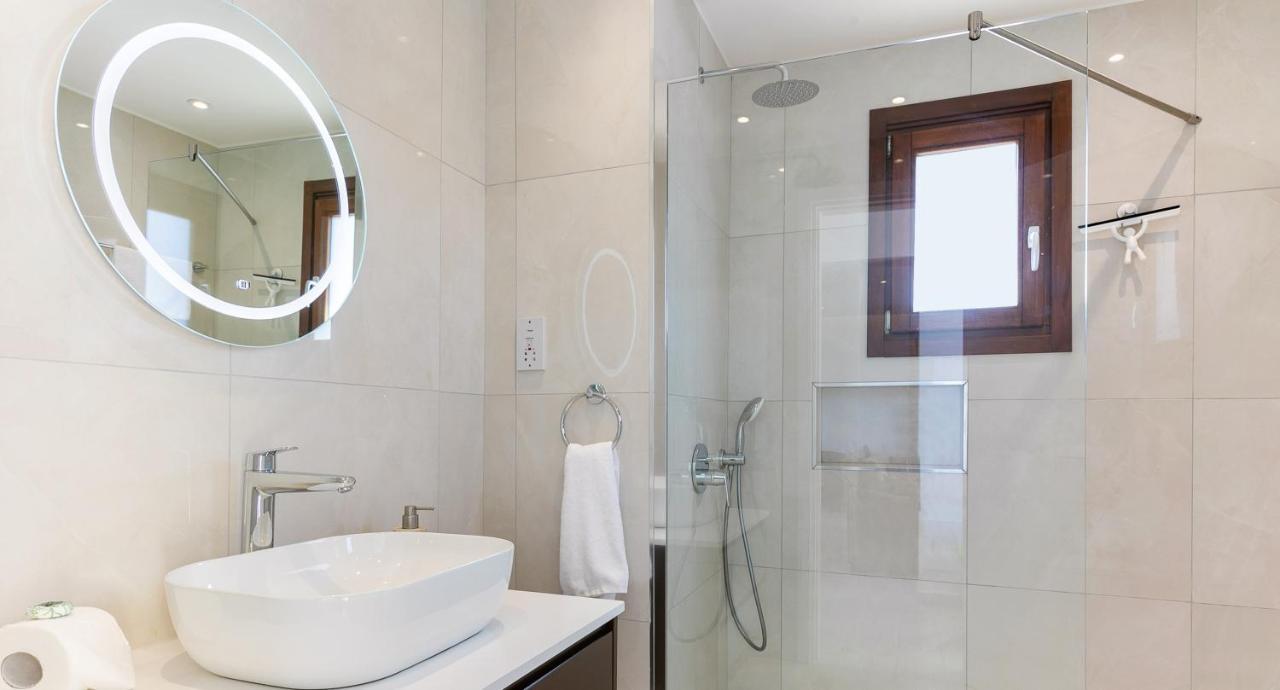 Modern Apartment Nz11 Large Balconies With Sea And Mountain Views Kouklia Exterior photo